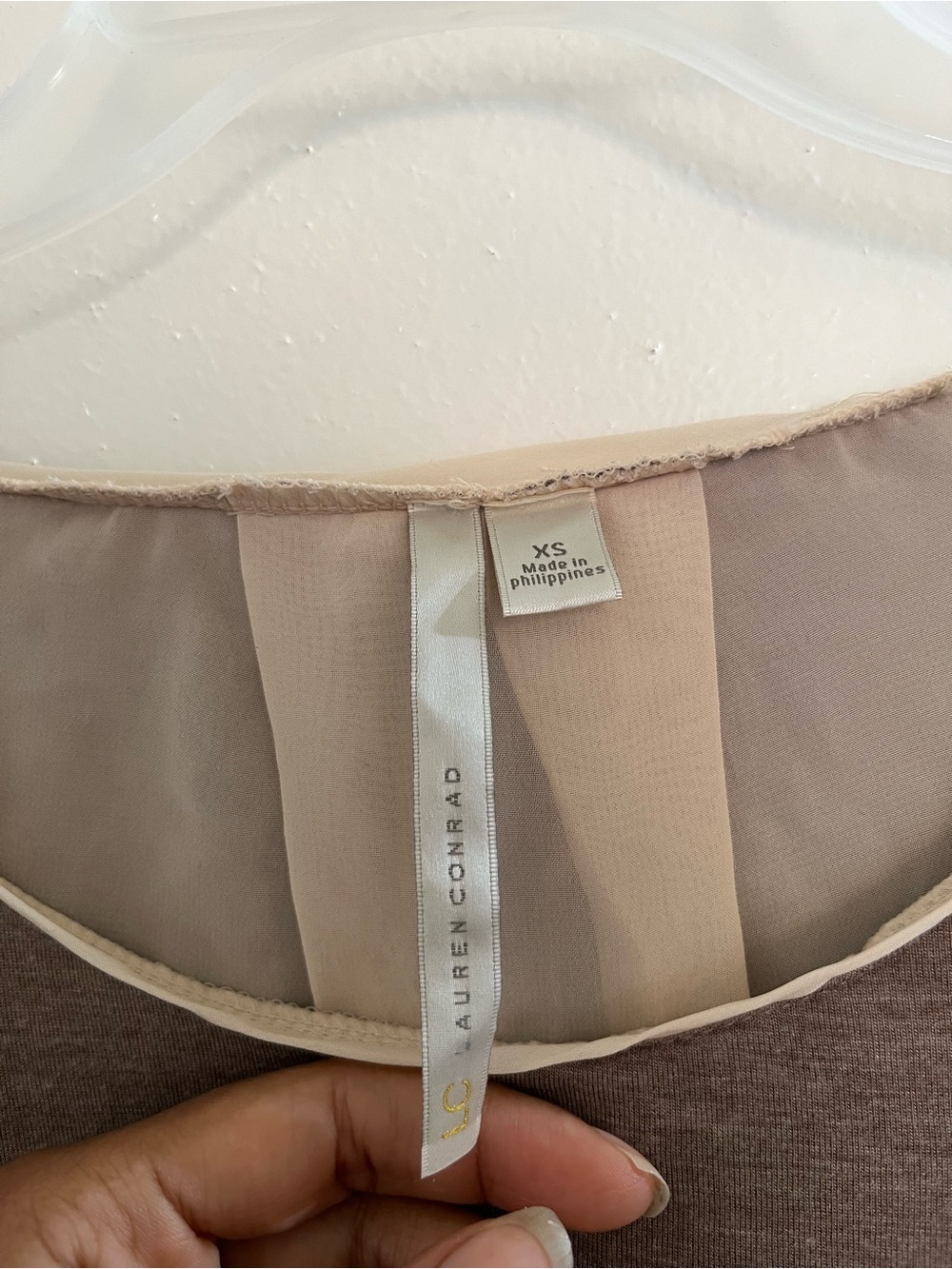 LC Lauren Conrad Taupe Knit Top with Cream Trim - Picture 4 of 4